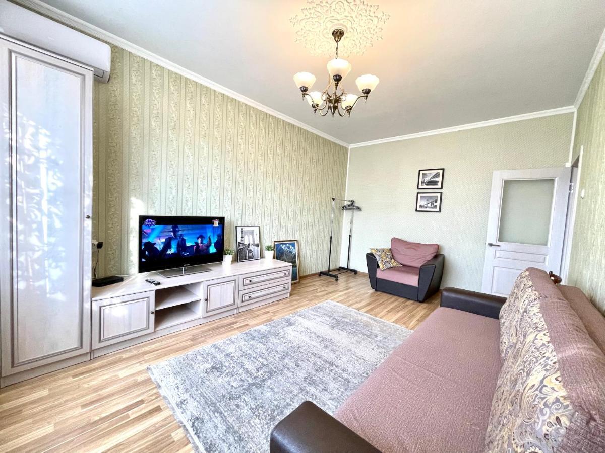Cozy Three-Room Apartment With Mountain View Almatı Dış mekan fotoğraf