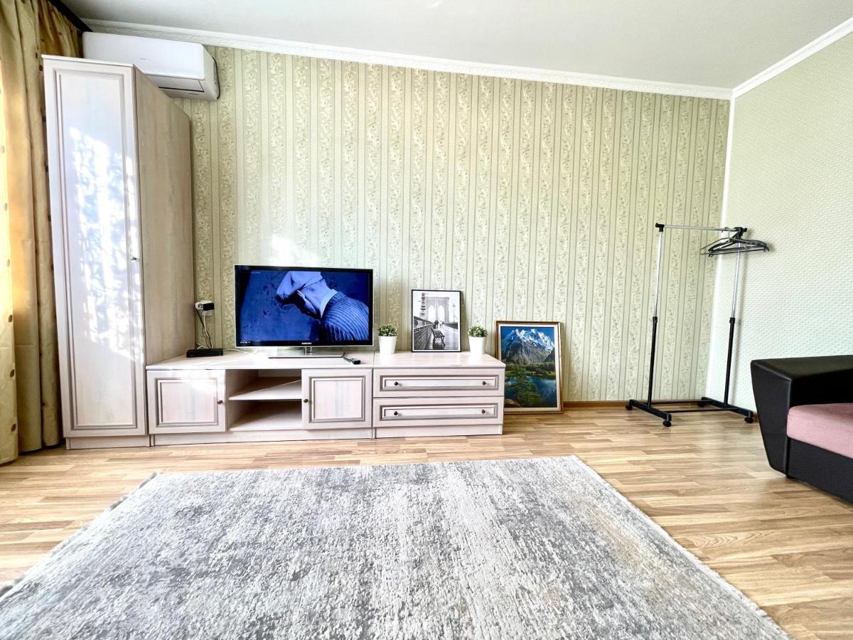 Cozy Three-Room Apartment With Mountain View Almatı Dış mekan fotoğraf