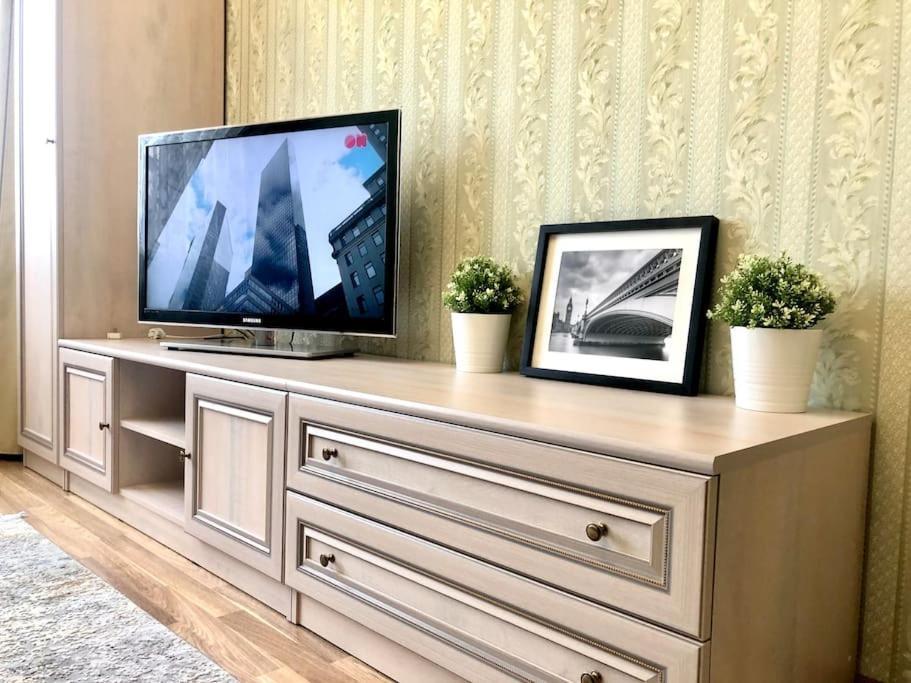 Cozy Three-Room Apartment With Mountain View Almatı Dış mekan fotoğraf