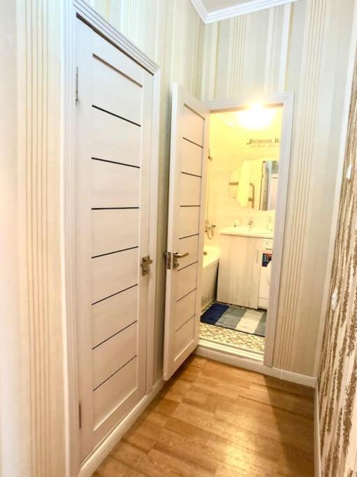 Cozy Three-Room Apartment With Mountain View Almatı Dış mekan fotoğraf