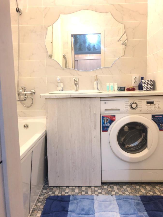 Cozy Three-Room Apartment With Mountain View Almatı Dış mekan fotoğraf