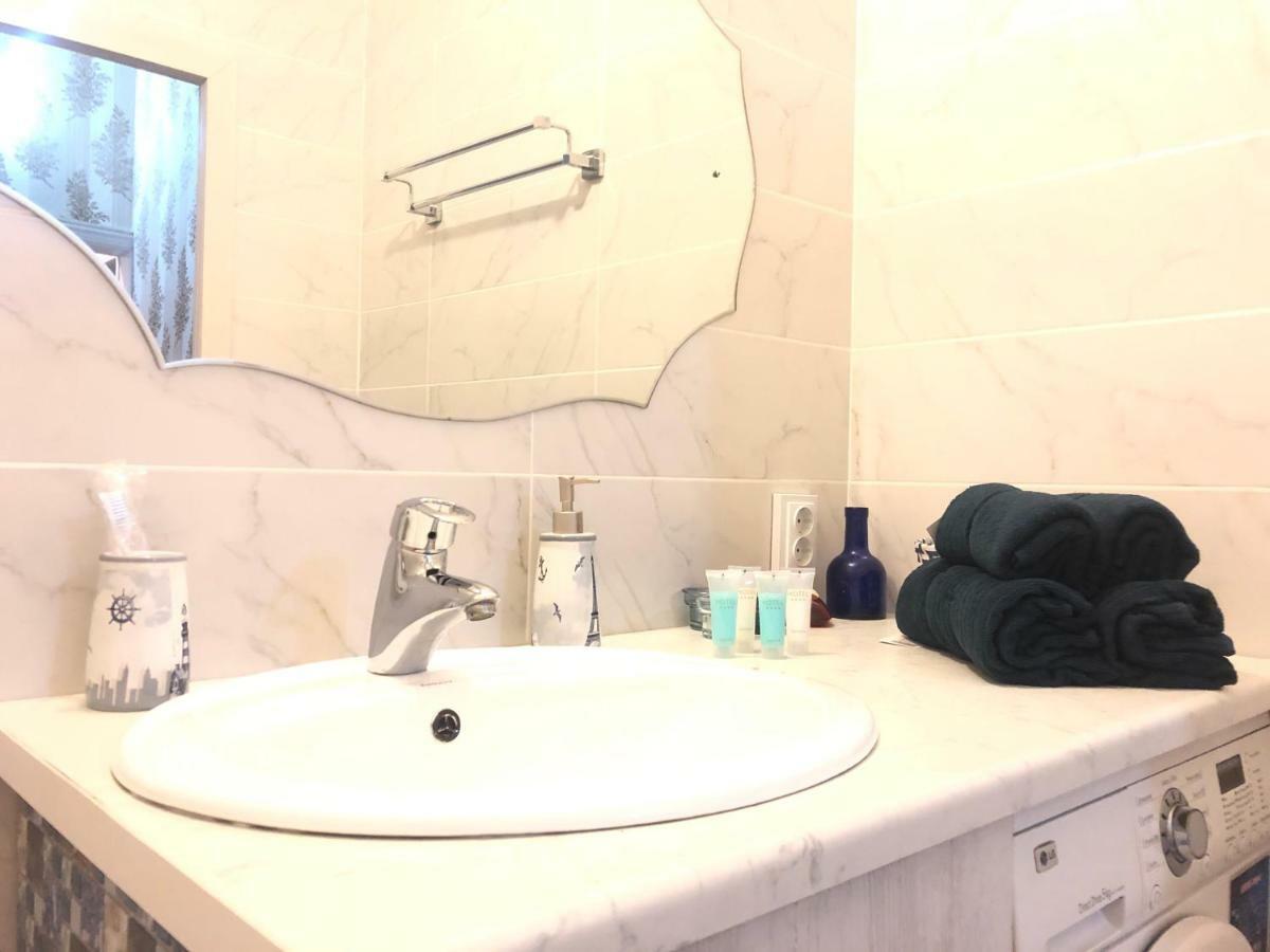 Cozy Three-Room Apartment With Mountain View Almatı Dış mekan fotoğraf